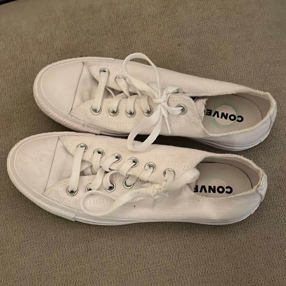 White converse all star sneaker size 8
